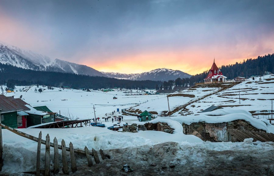Kashmir Explorer Package - Gulmarg in winter