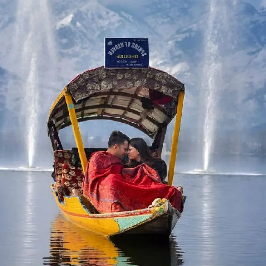 Kashmir honeymoon shikara ride on Dal Lake